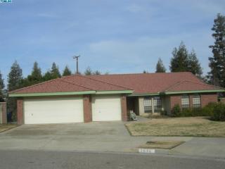 2074 London Cir, Tulare, CA 93274-1373