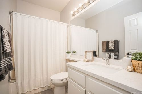 72 Salton, Irvine CA  92602-2425 exterior