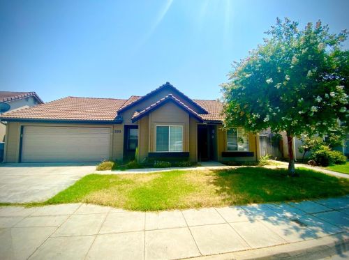 222 Bedford Ave, Clovis, CA 93611-7079