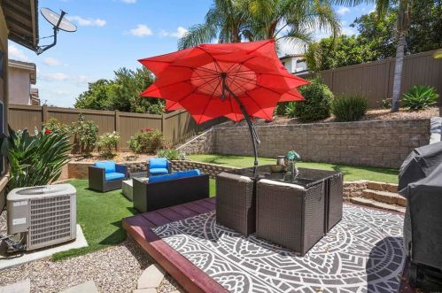 812 Daybreak Pl, Vista CA  92084-3347 exterior