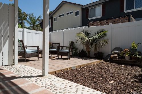 570 Vermont Ave, Anaheim CA  92805-5603 exterior