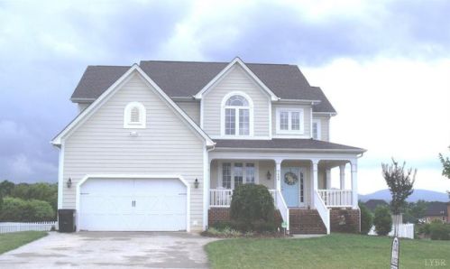 1630 Farmington Dr, Forest, VA 24551-5604