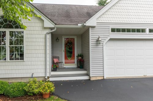 3 Autumn Ln, South Hampton, NH