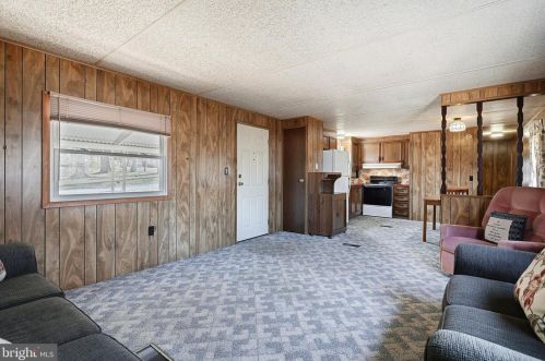 2461 Log Cabin Rd, York, PA 17408-3934