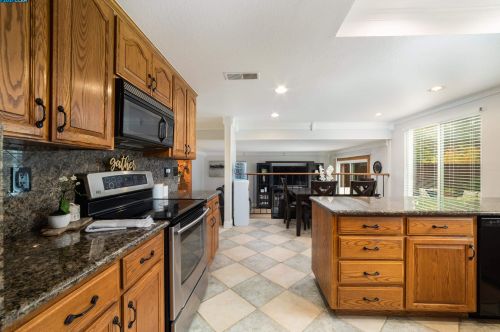 1341 Sussex Way, Concord CA  94521-3418 exterior