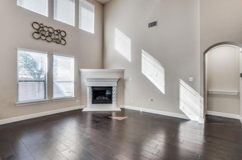 2424 Fountain Dr, Irving TX  75063-4512 exterior