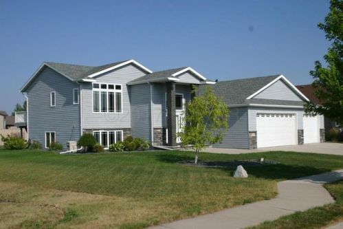4119 10th St, Moorhead, MN 56560-7435