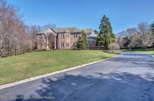 5 Lakeview Dr, Holmdel Village, NJ 07733-2929