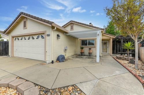 8456 Banyon Tree Ct, Elk Grove, CA 95624-3900