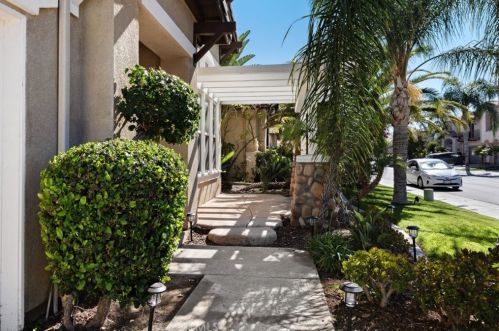 11364 Pondhurst Way, Riverside CA  92505-3471 exterior