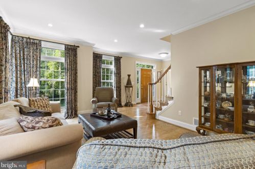 264 Woodard Rd, Arnold, MD 21012-2252