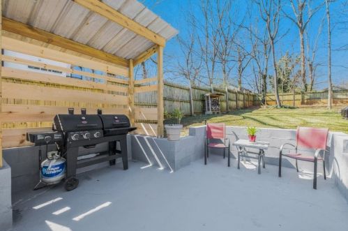 34 Hutchinson St, Atlanta GA  30307-3818 exterior