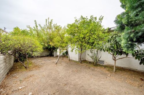 724 Acacia Ave, Glendale CA  91205-3006 exterior
