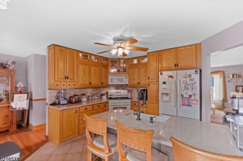 7 Trafalgar Ct, Hackettstown NJ  07840-4208 exterior