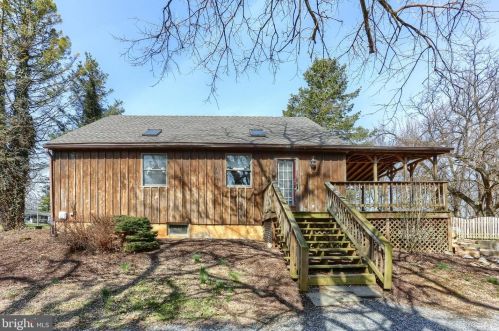 211 Mooredale Rd, Carlisle, PA 17015-9456