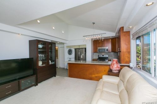 735 Birch St, Honolulu HI  96814-2908 exterior