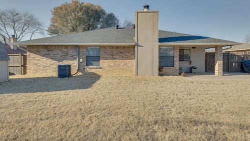 6824 Ridgetop Rd, Fort Worth TX  76182-3331 exterior