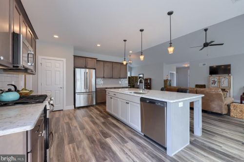 412 Constitution Dr, Ephrata PA  17522 exterior