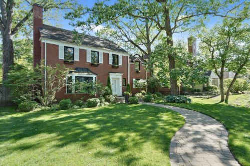 1318 Forest Glen Dr, Northfield, IL 60093-1425