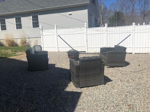 115 Edgewood Rd, Niantic CT  06357-1615 exterior