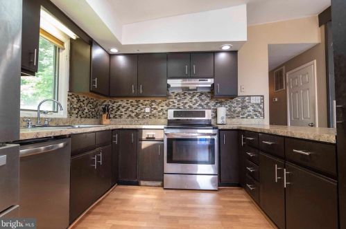 343 Golden Russet Dr, Linden, VA 22642-6054