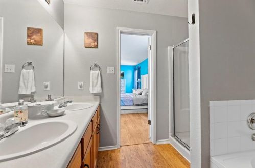 851 Brandi Cir, Uhland TX 78640-5340 exterior