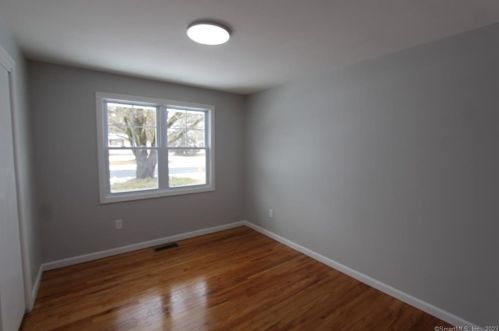 41 Mcgrath Rd, Wapping CT  06074-1116 exterior