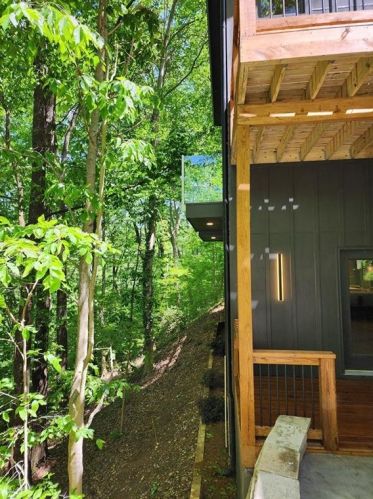 8305 Ison Rd, Atlanta GA  30350-3129 exterior