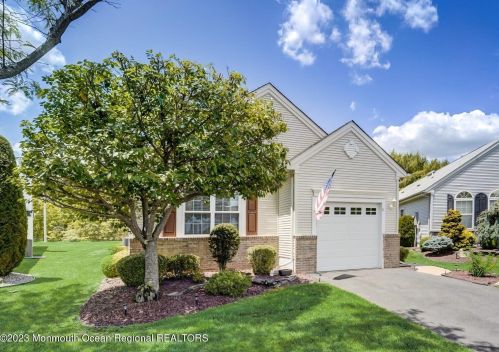 11 Gabriella Cir, Lakehurst, NJ 08759-6079