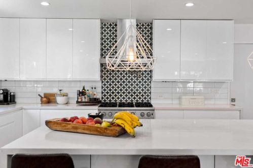 26255 Hatmor Dr, Calabasas, CA 91302-1023