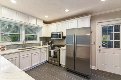 2777 Hedgewood Dr, Atlanta GA  30311-1231 exterior