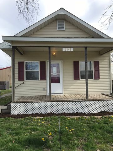 206 Holden St, Tolono, IL 61880-8305