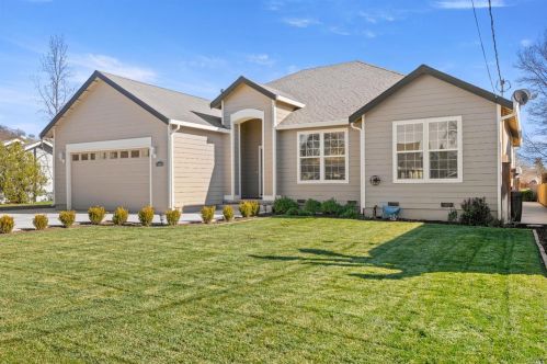 18094 Spyglass Rd, Middletown, CA 95467-8636