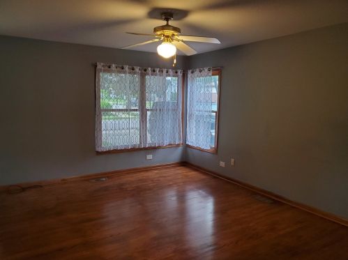 11 Rose Ave, Addison, IL 60101-3425