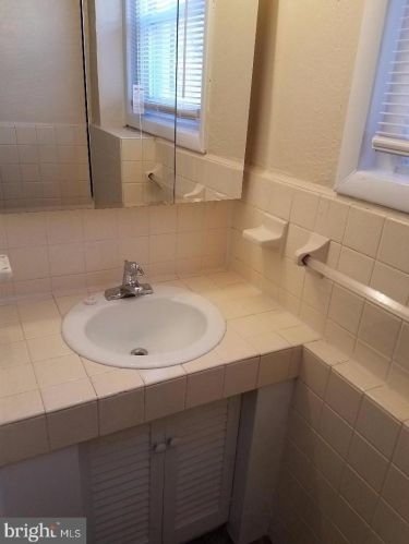 6819 Jackson St, Philadelphia PA  19135-2211 exterior