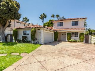 16525 Otsego St, Van Nuys, CA 91436-1106
