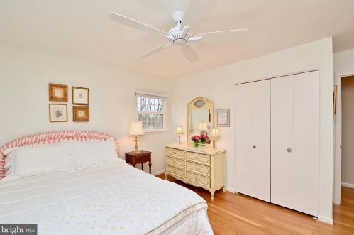 7724 Carrleigh Pkwy, Springfield VA  22152-1307 exterior