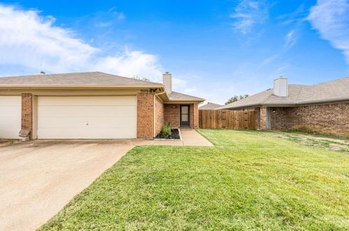 7504 Connie Ln, Fort Worth, TX 76182-4668