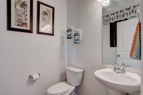 5037 Addison Way, Aurora CO 80016-5390 exterior