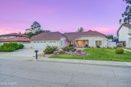 1189 Foxenwood Dr, Santa Maria, CA 93455-3506