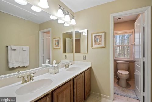 704 Pebble Bch Dr, Silver Spring MD 20904-3576 exterior