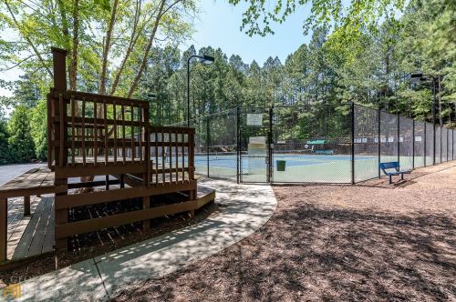 765 Yosemite Dr, Suwanee GA  30024-4004 exterior
