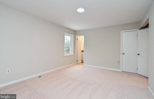 5074 Queens Wood Dr, Springfield VA  22015-1530 exterior