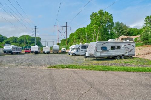 181 Waters Edge Dr, Southington CT  06489-3467 exterior