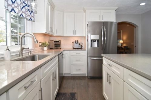 5 Heritage Cir, Providence, RI 02904-3830