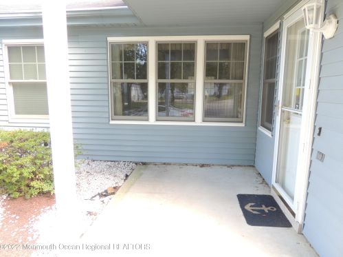 868 Liverpool Cir, Lakehurst, NJ 08759-5309