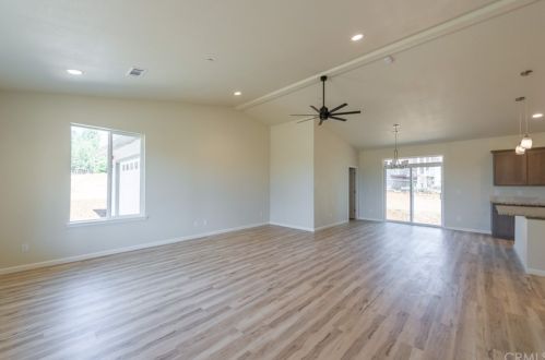 1575 Redwood Ln, Paradise, CA 95969-4327