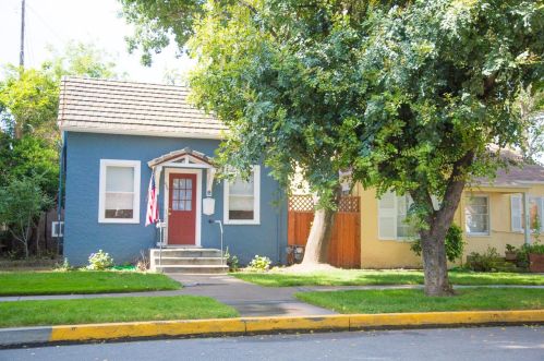 426 Pine St, Lodi, CA 95240-2024