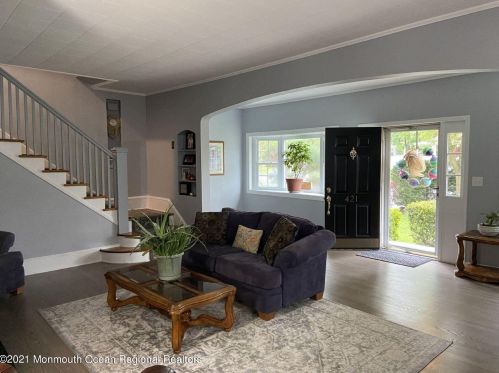 421 River Rd, Red Bank, NJ 07704