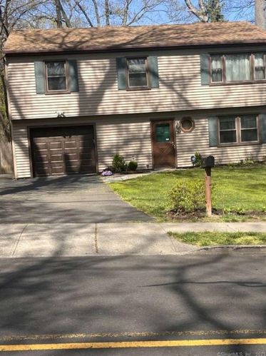 62 Rampart Rd, Norwalk, CT 06854-2418
